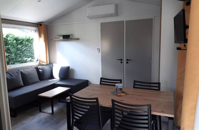 Camping Les Brillas* - Authentic Mobile Home 3 Rooms 4 People