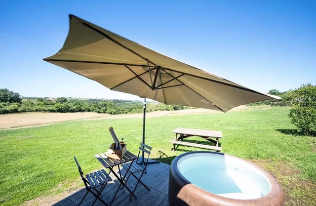 Camping maeva Escapades Domaine des Grandes Côtes * - Lodge des Bois 2 Rooms 2/4 People (2 adults + 2 children under 12 years old) Air-conditioned + Jacuzzi