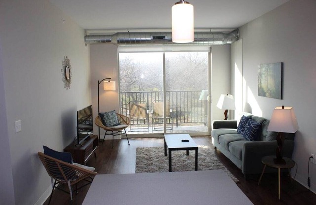 Campustown Flat near Jack Trice with Firepit