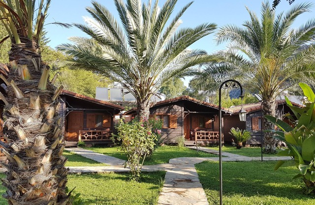 Canada Hotel & Bungalows