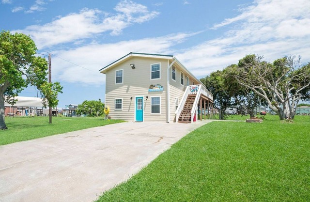 Canal Front Home w/Fishing Pier & Game Room