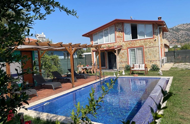 Cansu's Stonehouse in Dalyan - Stone Villa with Pool in Centre