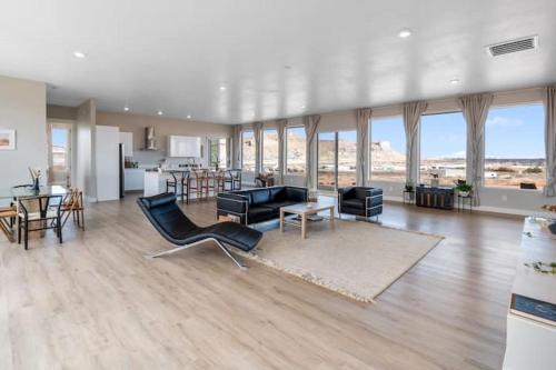 Canyon Dweller Luxury home with Mesa views