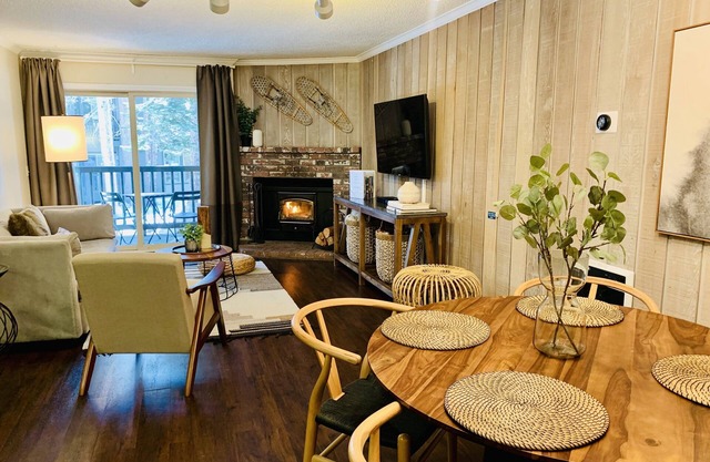 Canyon Lodge CHAMONIX Condo. Minutes Walk From Lifts.