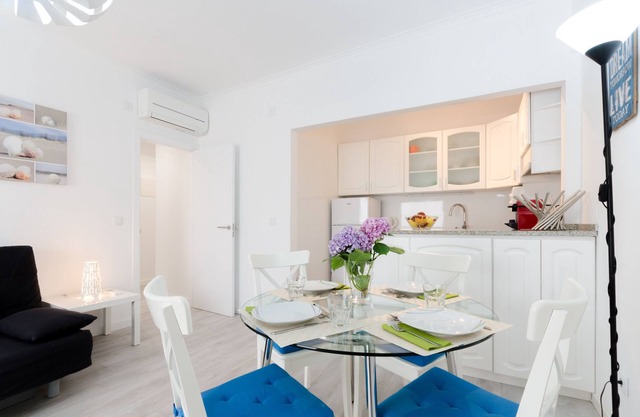 Caparica Flat - Beach & Surf all around the year!