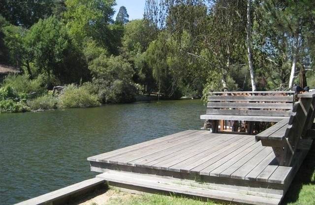Capitola Nook Along The Creek.
