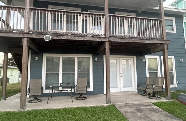 Capt. Dan's Fishing getaway. Canal Front Home with Underwater Fishing Light.