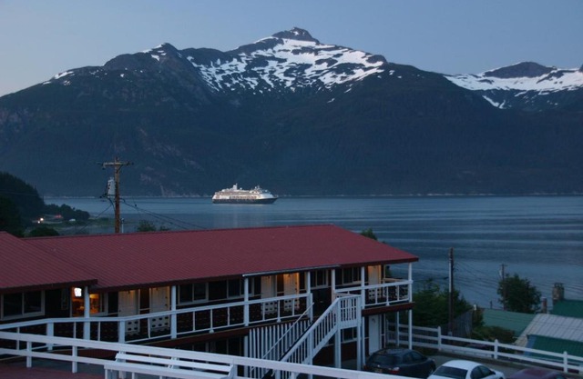Captain's Choice Motel