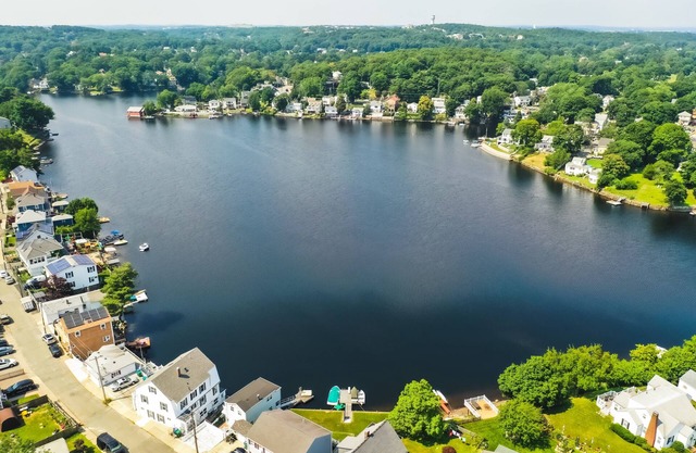 Captains quarters on the lake in lynn