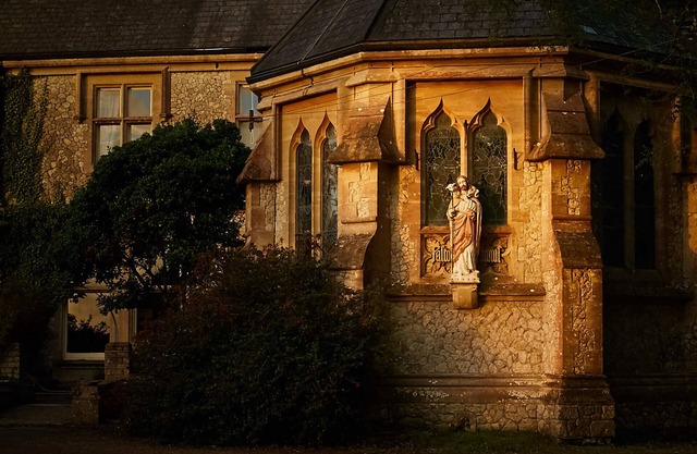 Captivating 6-Bed Manor House in Totland Bay