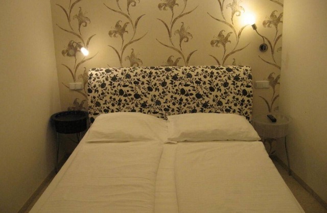 Carlton Suites