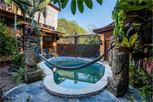 Carmen Kayu villa Lombok