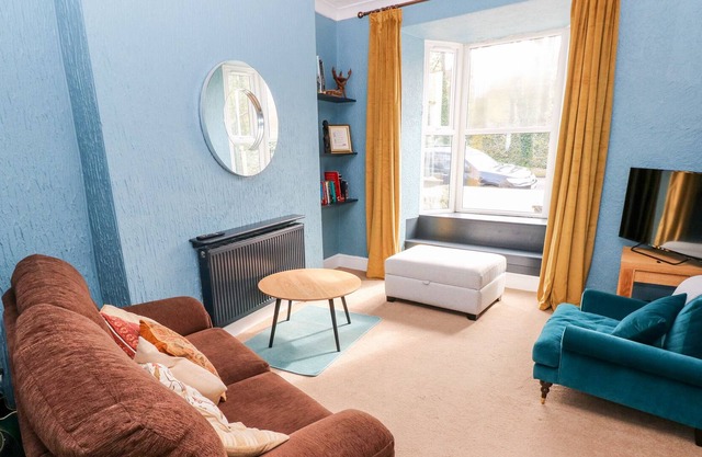 CARREG GLAS, pet friendly, country holiday cottage in Pembroke Dock