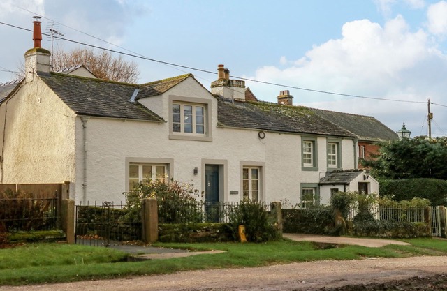 CARWOOD, pet friendly, character holiday cottage in Dufton