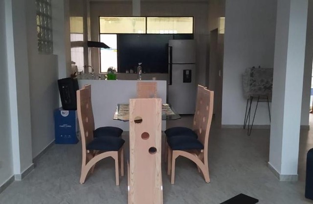 Casa amplia con aire acondicionado. Excelente clima y ubicación.