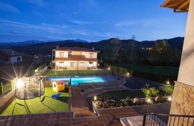 CASA BADIMIA 8 + 4PLAZAS views of the peaks of europe