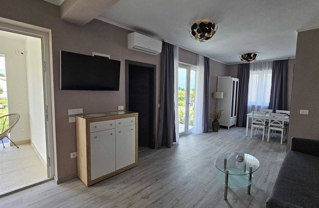 CASA BIANCA One-Bedroom Apartment with Balcony 2