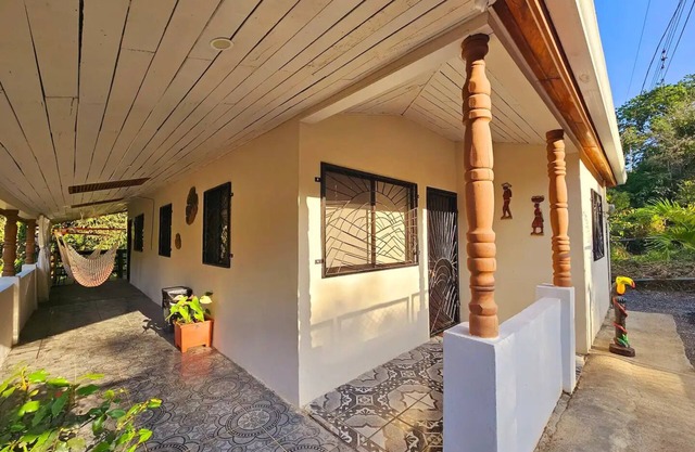 Casa Cariad *Cottage house near Playa Bejuco*nn