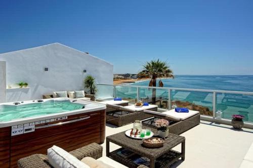 Casa Chanel - Ocean front with rooftop SPA Jacuzzi