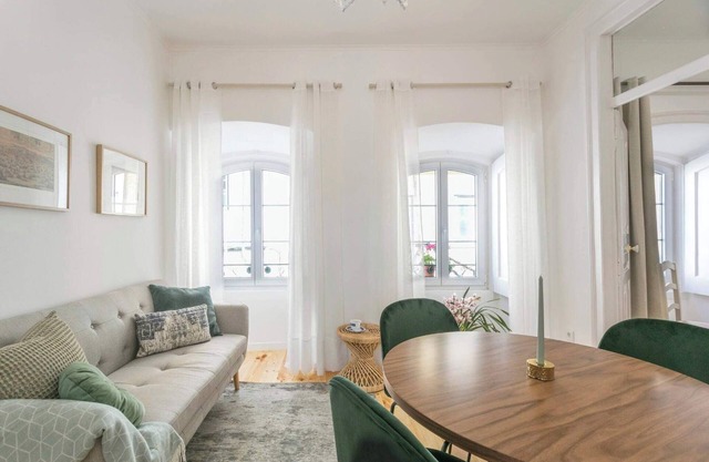 Casa Cheia de Graça: Charming 2-bedroom apartment in superb Lisboa with WiFi