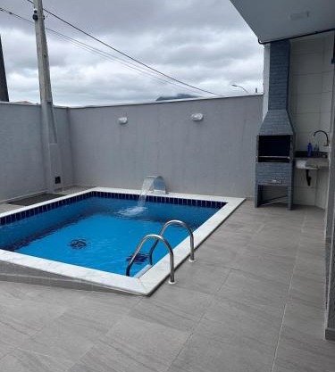 Casa com piscina em Peruíbe