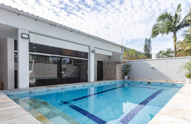 Casa Completa com Piscina no Guaruja