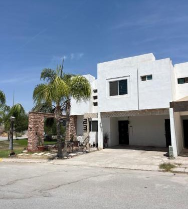 Casa completa y equipada 4 habitaciones 6 camas asador y juguetes para niños A 10 minutos de parques industriales, clínicas 71 y 16 del IMSS y del ISSSTE