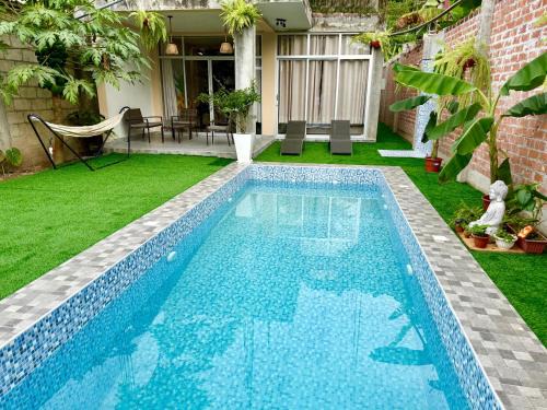 Casa con piscina en Tingo María