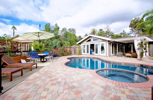 Casa De Norte: Your Hillside Oasis with Saltwater Pool & Spa