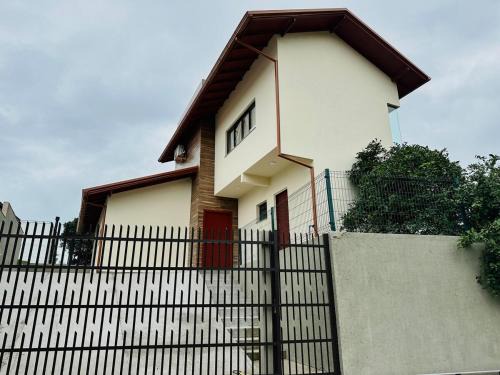 Casa de Praia Completa 2min a pé da praia da Gamboa Garopaba