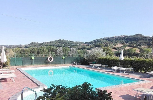 Casa delle Mammole E: A characteristic and welcoming apartment that is part of an ancient country house surrounded by the greenery, with Free WI-FI.