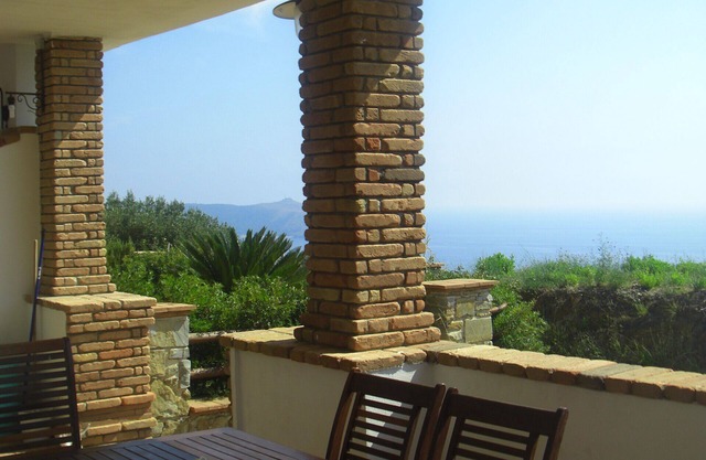 CASA ELISABETTA/Ap. 1: the beauty of the Mediterranean Sea for your holidays