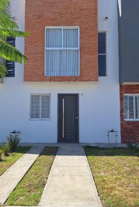 Casa en Coto Parque Agua Azul, con alberca