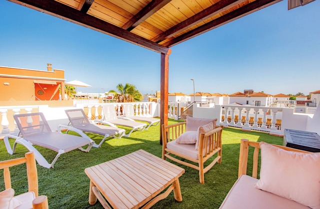 Casa Mimosa - Amazing Roof Terrace, within 5 minutes of all local amenities