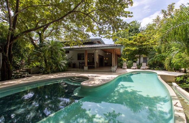 CASA ESCONDIDA | SERENE RETREAT IN BLUE SPIRIT COMMUNITY