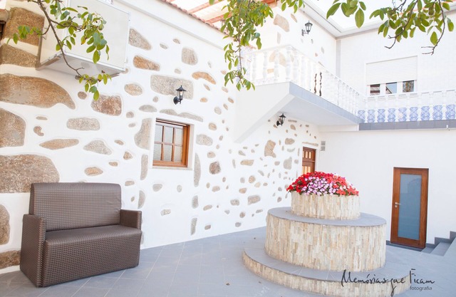 Casa Grande - Rural house near Porto, with swimming pool and garden.