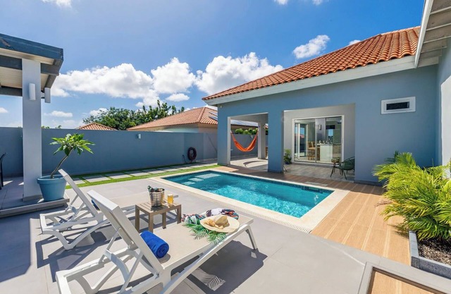 Casa HooibergPrivate Pool,Gazebo & Near Beaches