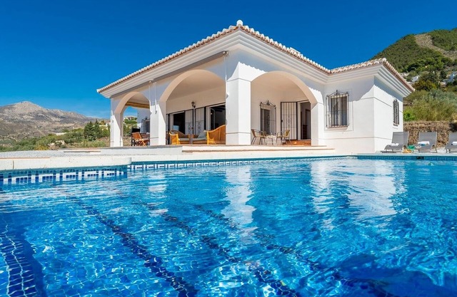 Casa Hyam Alcaucín by Ruralidays