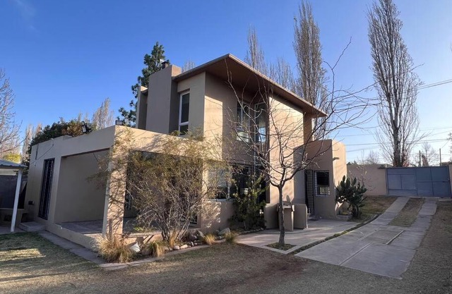 Casa La Jarilla, con jardín y piscina en Vistalba