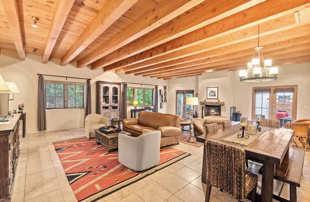 Casa La Vereda | Luxury Retreat Near Plaza