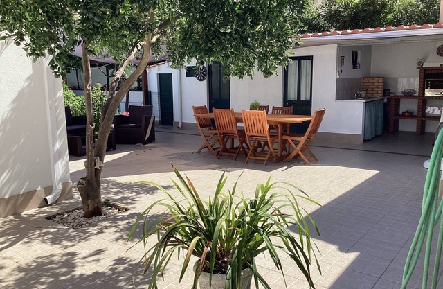 Casa Lagoa south of Lisbon - 20 minutes from Lisbon and beaches. Swimming pool and Wifi