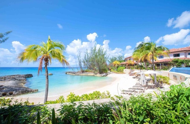 Casa Luna 15 by Grand Cayman Villas & Condos