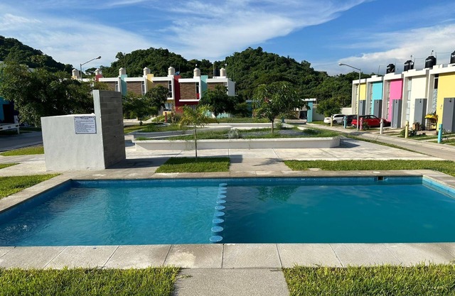 Casa Manzanillo, Colima, en Coto con Alberca, Capacidad 7 Personas