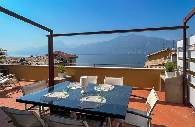 Casa Martina - Attico con Terrazzo in Splendida Vista Lago