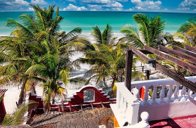 Casa Maya Beach Lodge, Robinson Crusoe life on the beach
