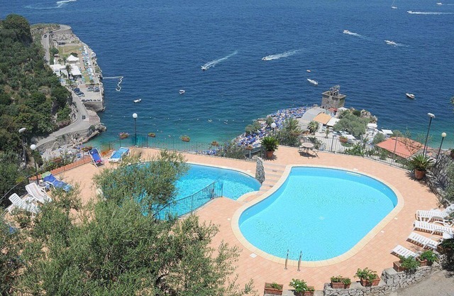 Casa Milli A: A cozy apartment situated on a promontory facing the sea.