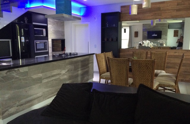 Casa Nova Alto Padrão - 3 bedrooms - 300m from the sea in a condominium in Garopaba /SC