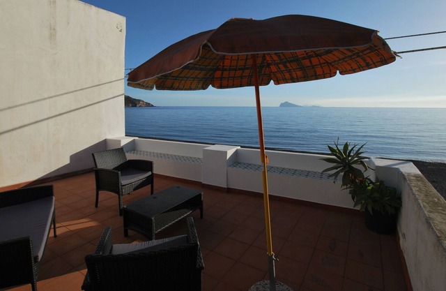 casa oasi beach canneto lipari