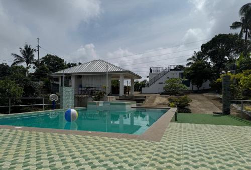 Casa Pabugnaw Spacious and Cozy Private Home with Pool near Tagaytay