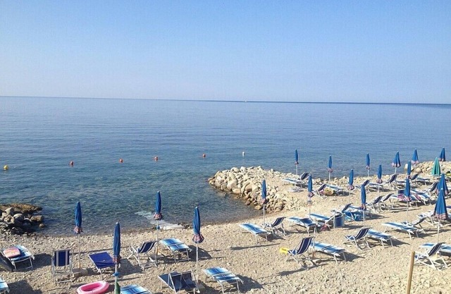 Casa Panna B: A cheerful apartment that is part of a small villa located right on the beach, with Free WI-FI.
